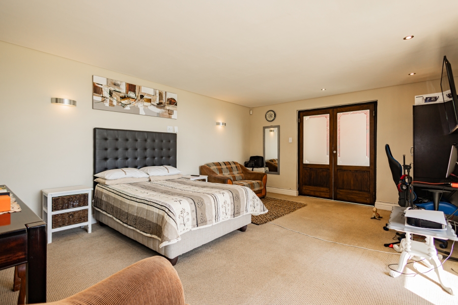 6 Bedroom Property for Sale in Baronetcy Estate Western Cape